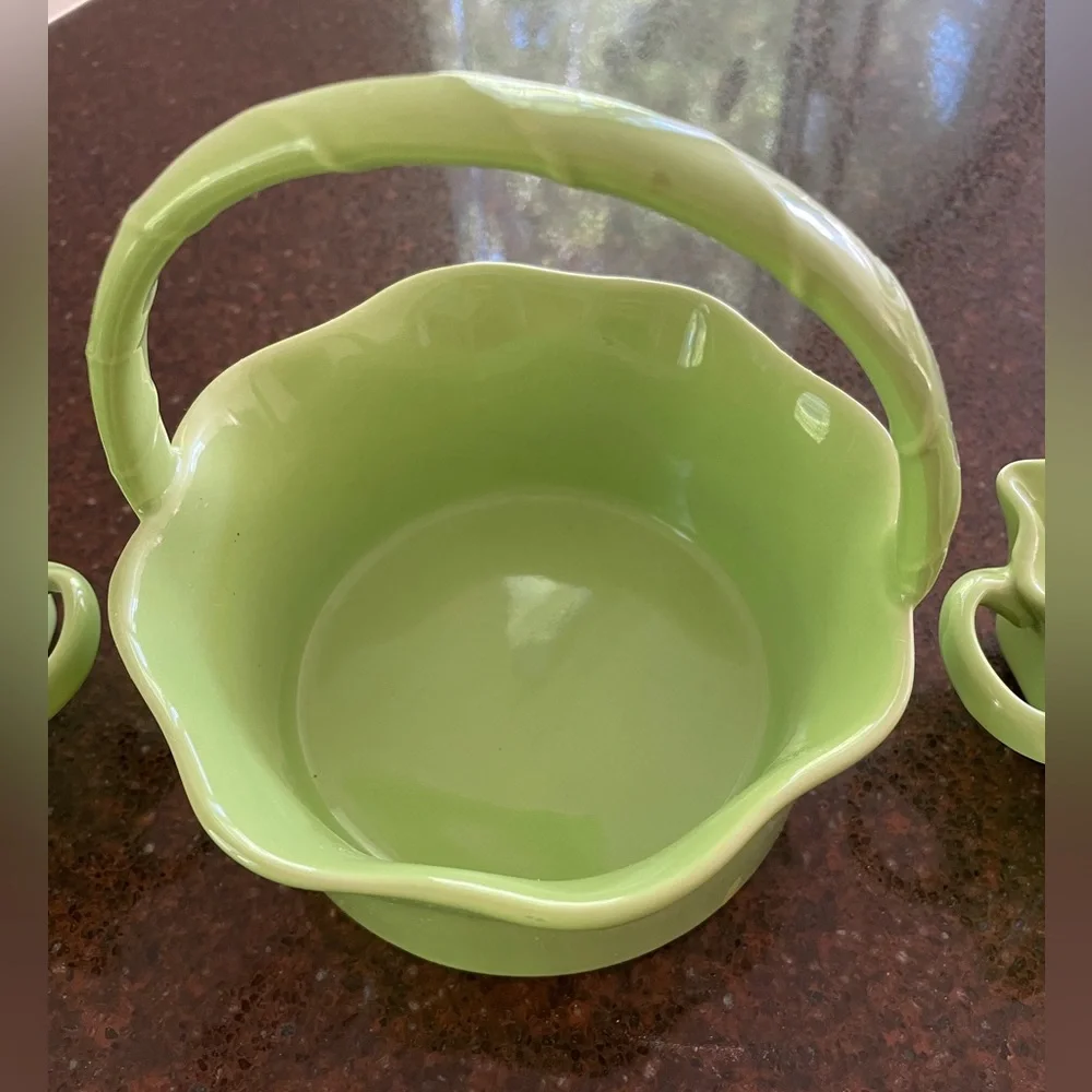 Crate&Barrel Vintage 2004 Green Stoneware Ruffle Basket Set of three items NWT